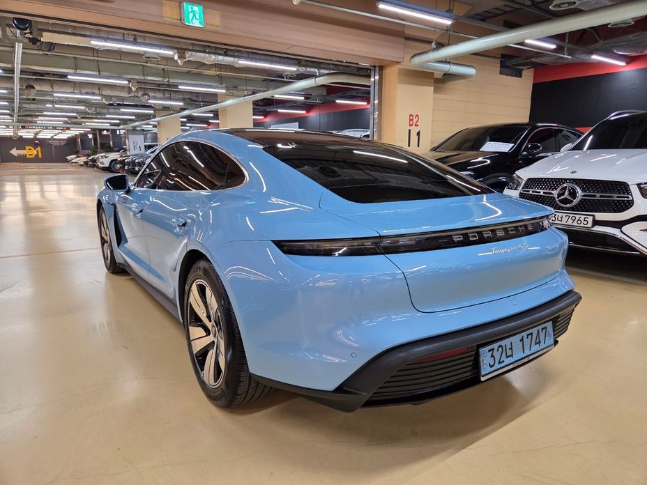 Porsche Taycan 2021