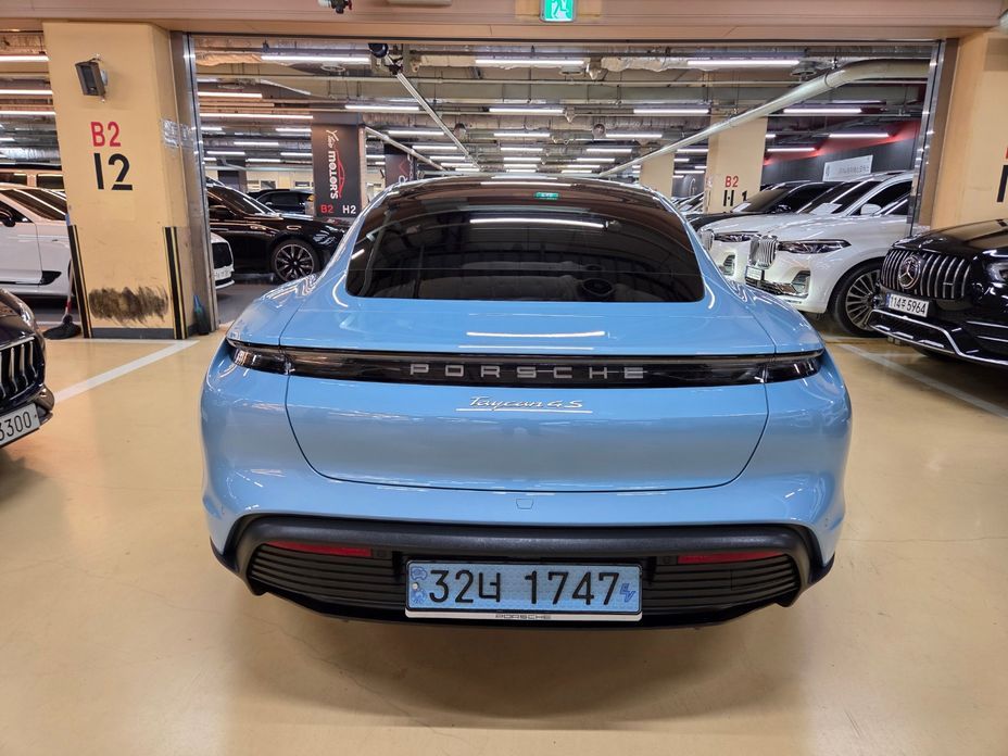 Porsche Taycan 2021