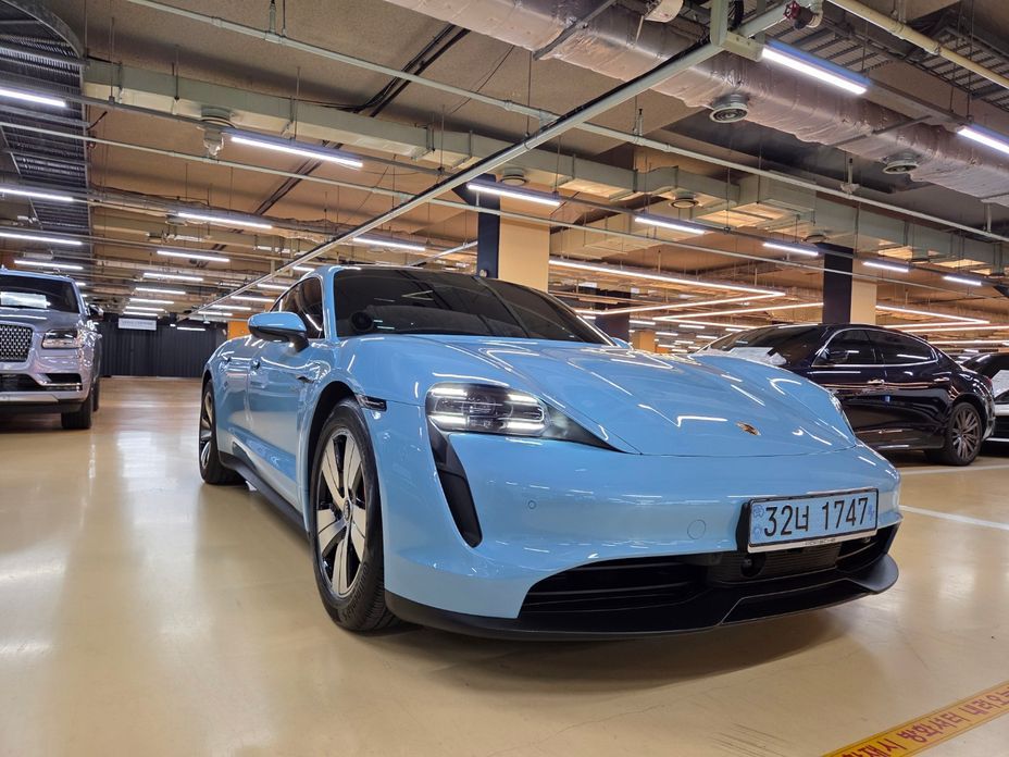 Porsche Taycan 2021