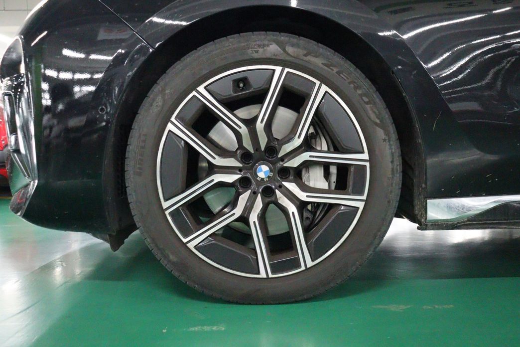 BMW 7-Series 2023