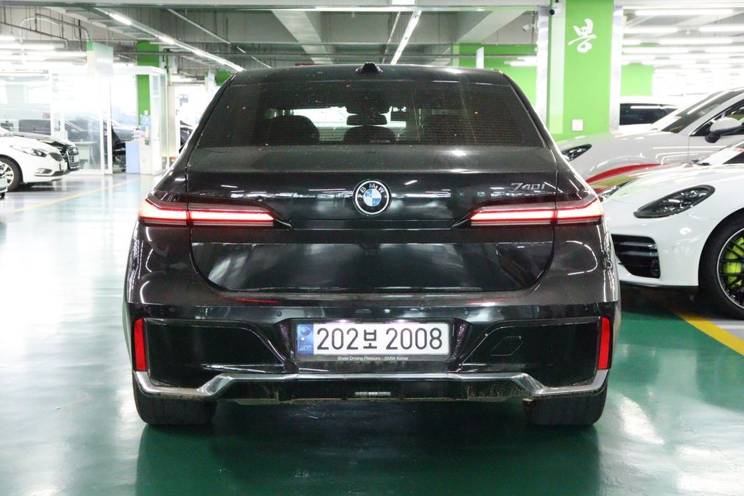 BMW 7-Series 2023