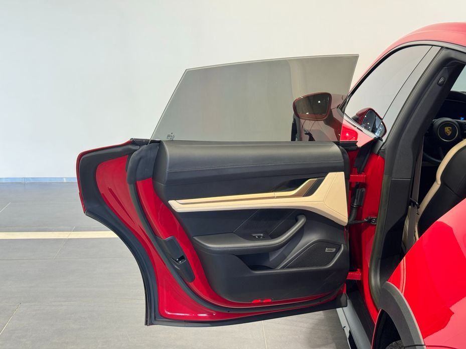 Porsche Taycan 2023