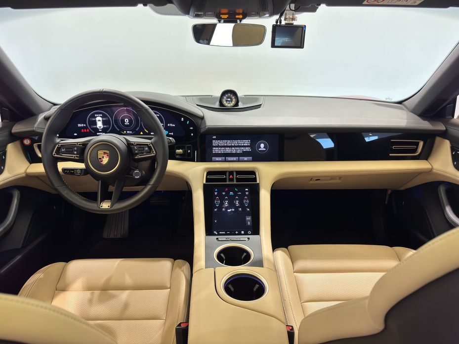 Porsche Taycan 2023