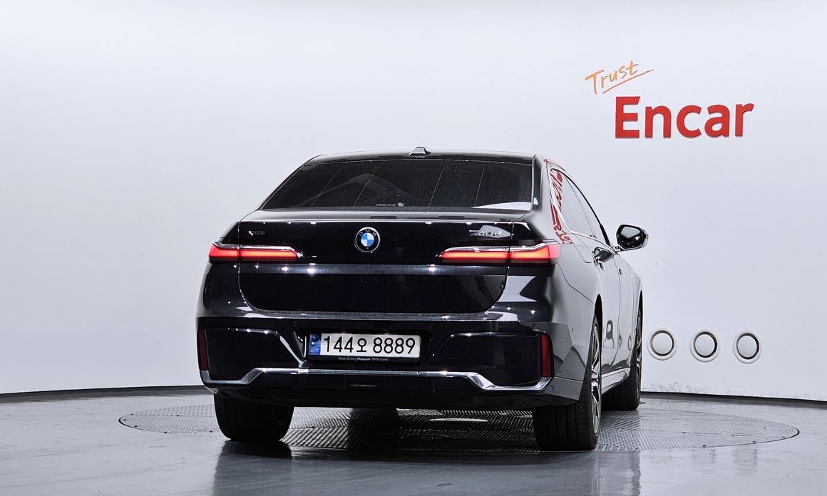BMW 7-Series 2024