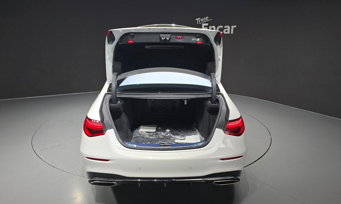 Mercedes-Benz S-Class 2024