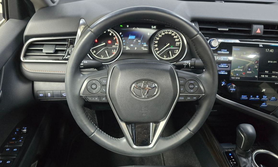 Toyota Camry 2019