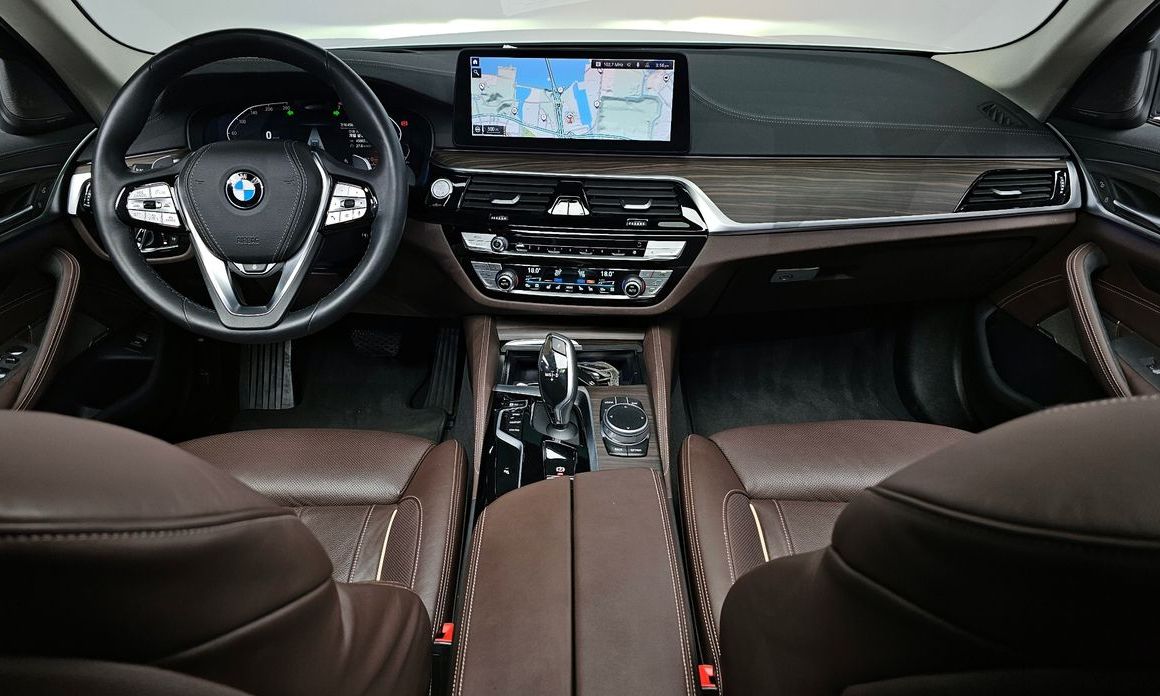 BMW 5-Series 2021