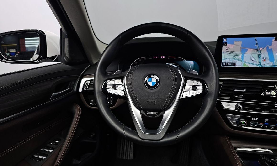 BMW 5-Series 2021