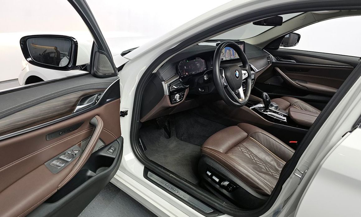 BMW 5-Series 2021