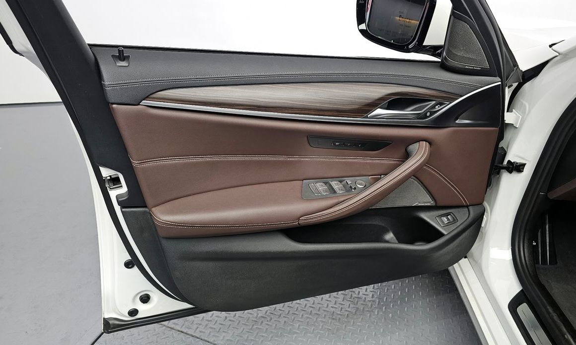BMW 5-Series 2021
