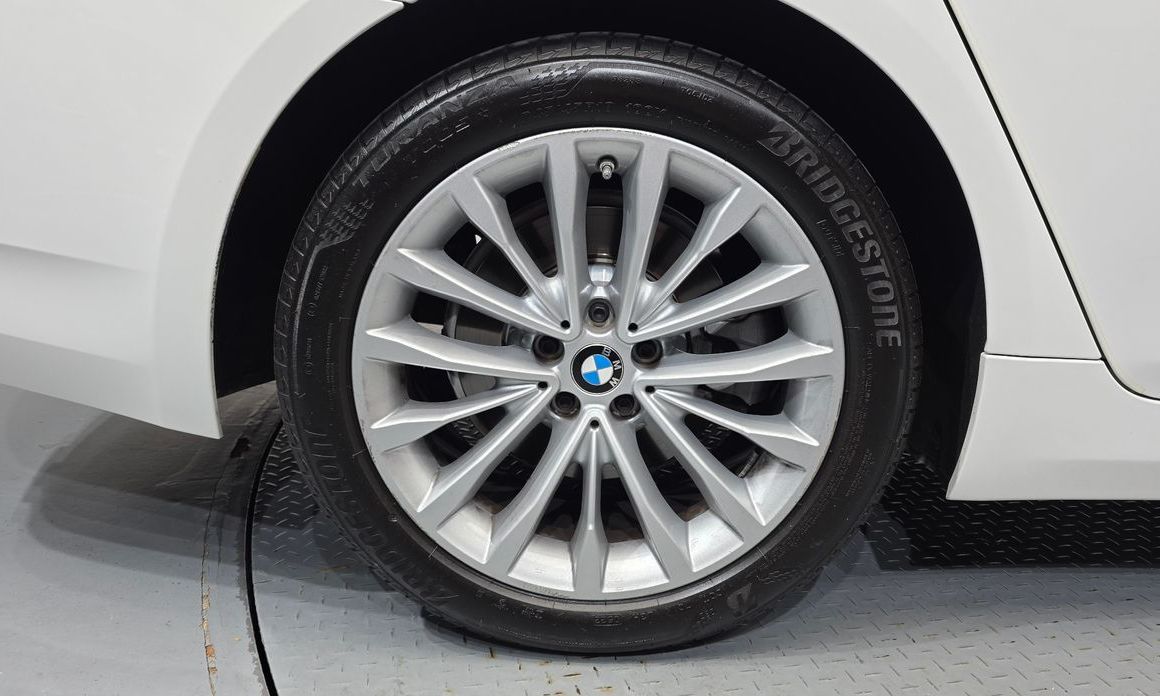 BMW 5-Series 2023