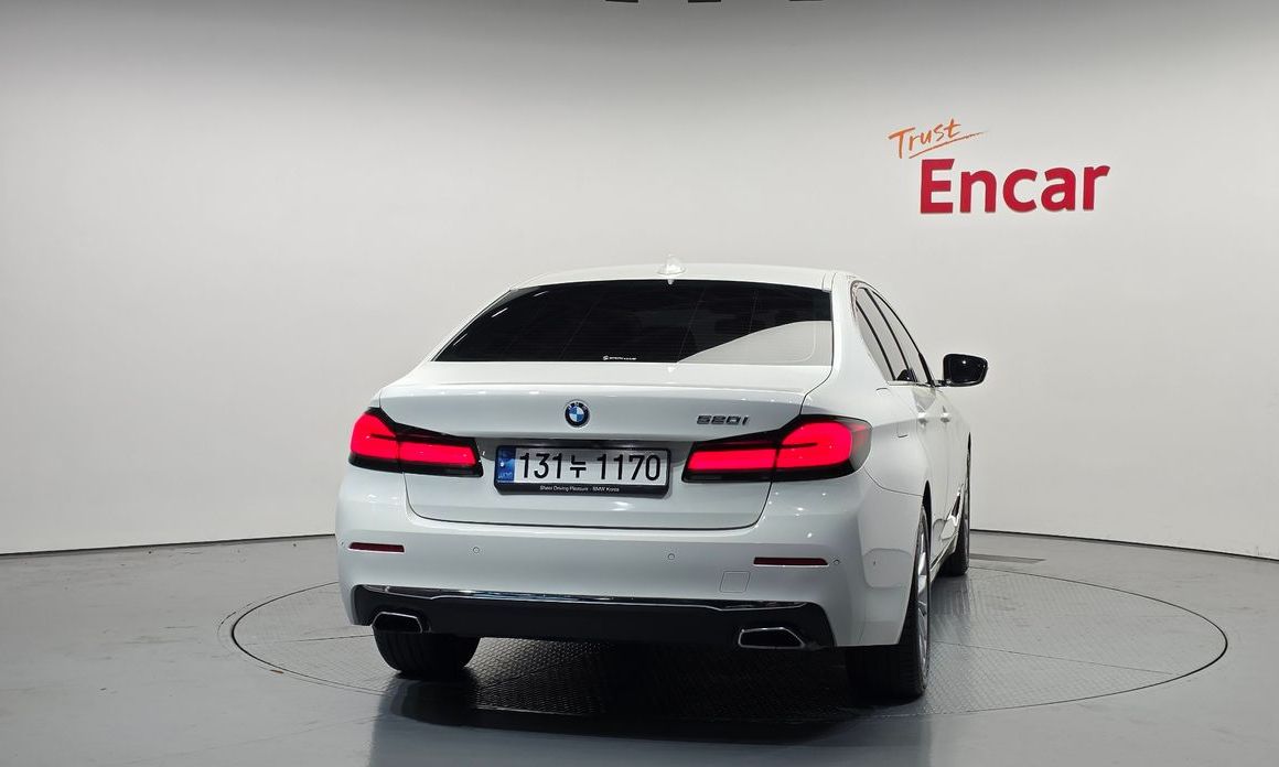 BMW 5-Series 2023
