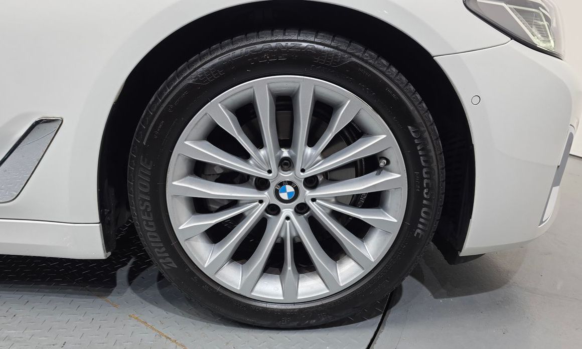 BMW 5-Series 2023