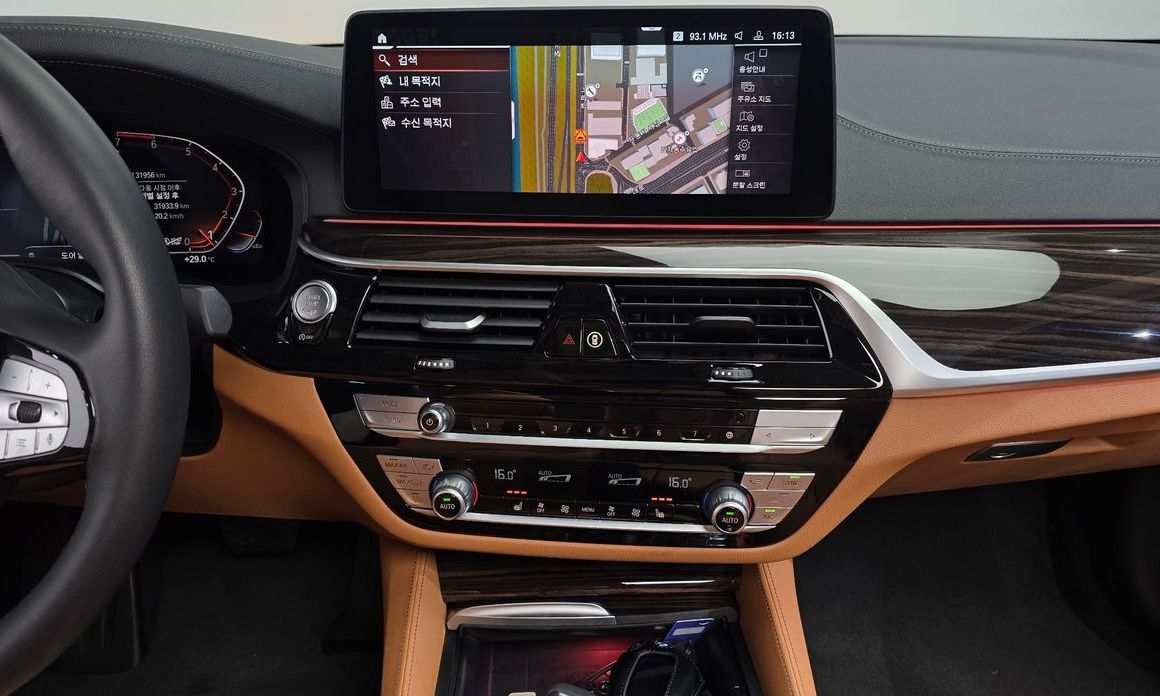 BMW 5-Series 2023