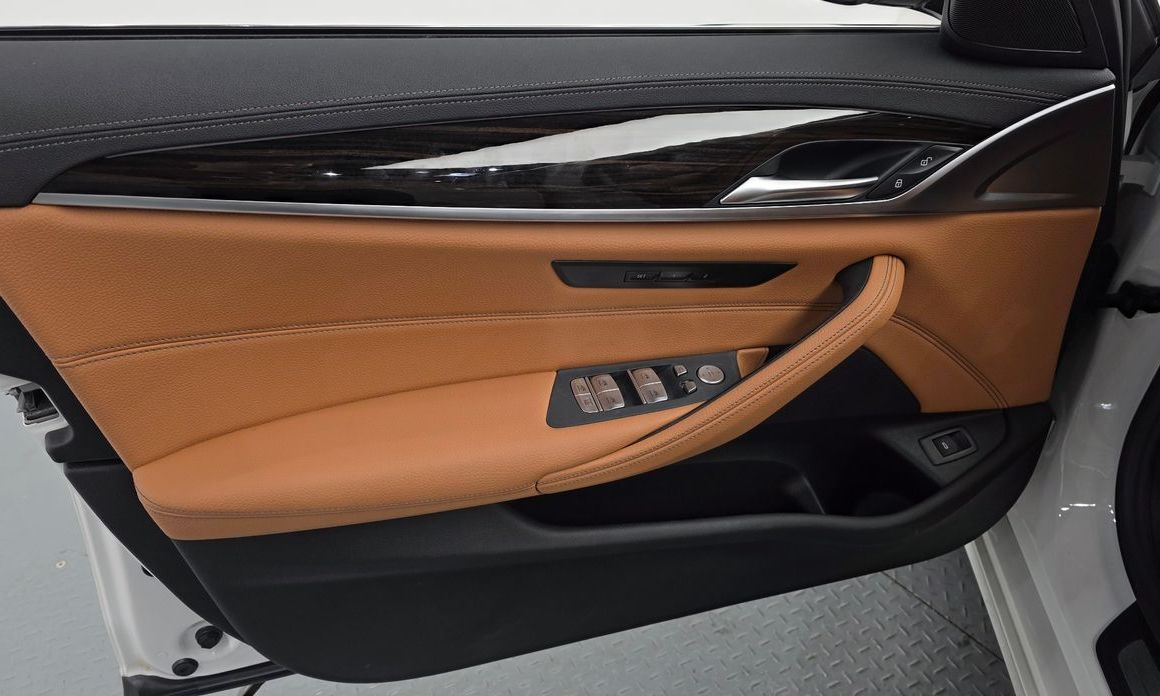 BMW 5-Series 2023