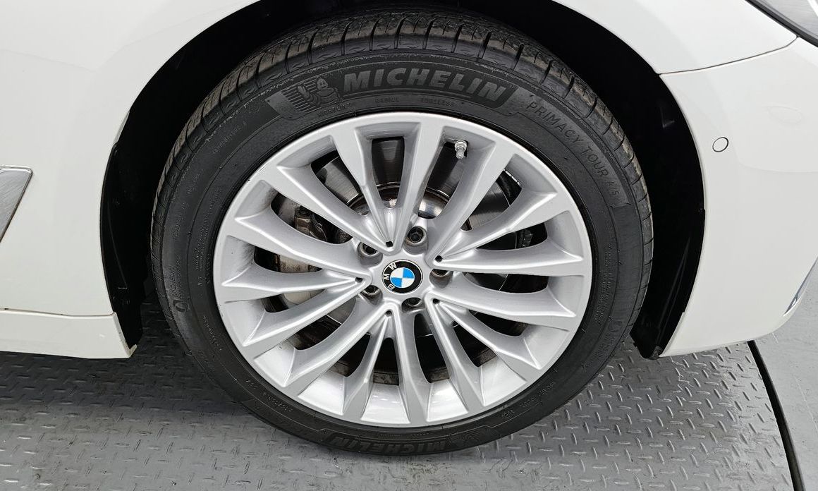 BMW 5-Series 2021