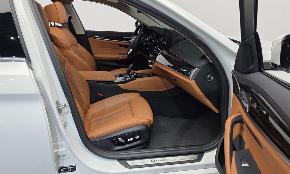 BMW 5-Series 2023