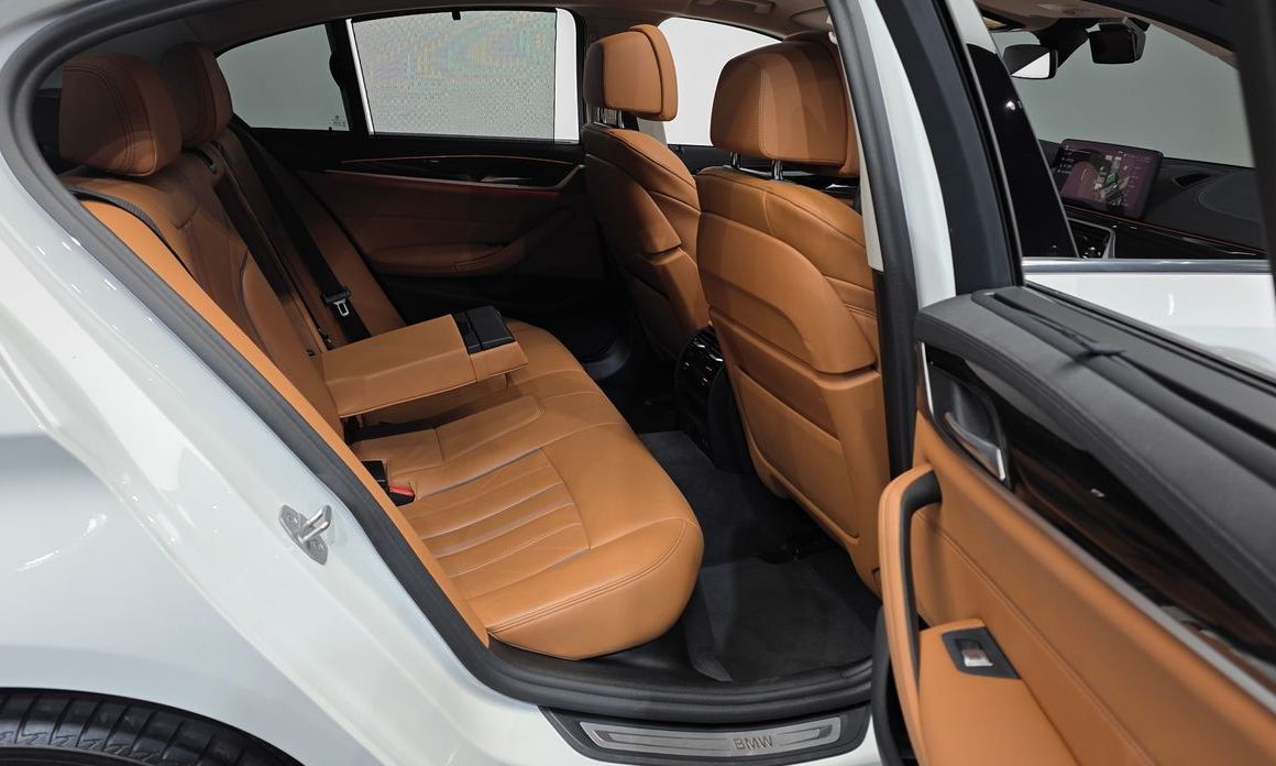 BMW 5-Series 2023
