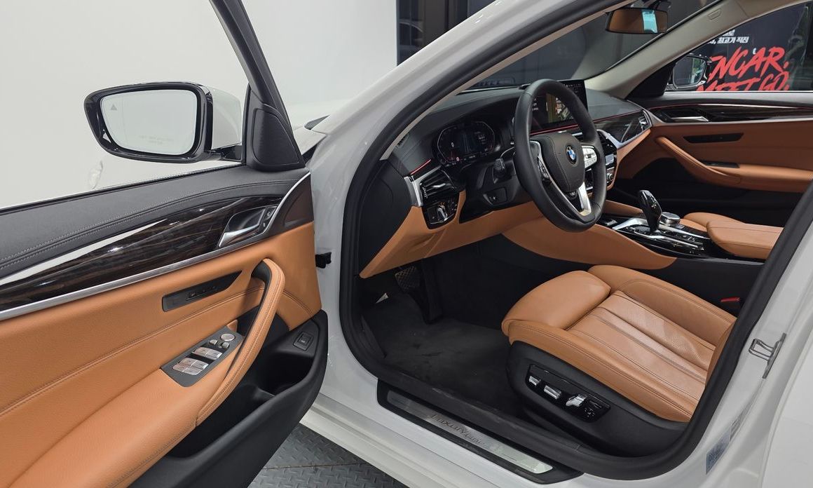 BMW 5-Series 2023