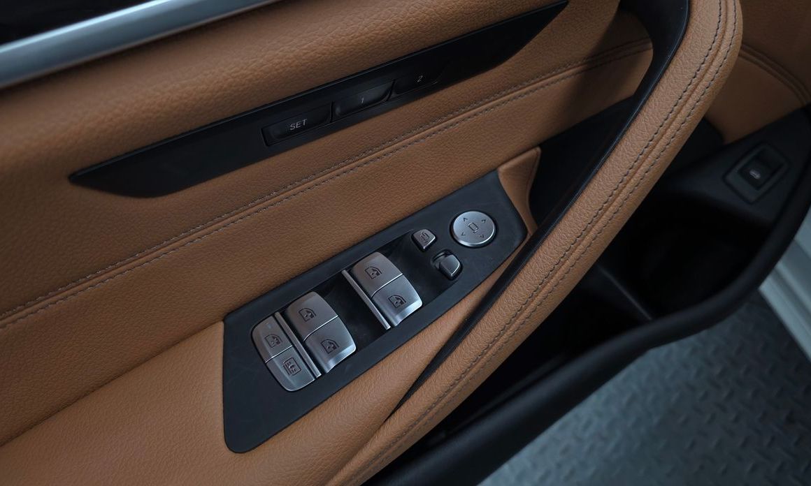 BMW 5-Series 2023