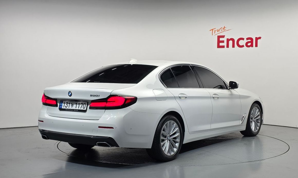 BMW 5-Series 2023