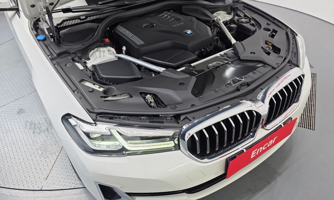 BMW 5-Series 2023