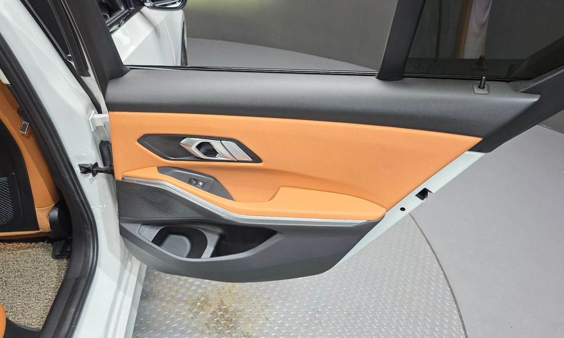 BMW 3-Series 2023