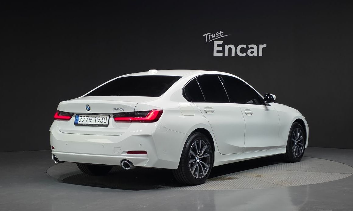 BMW 3-Series 2023