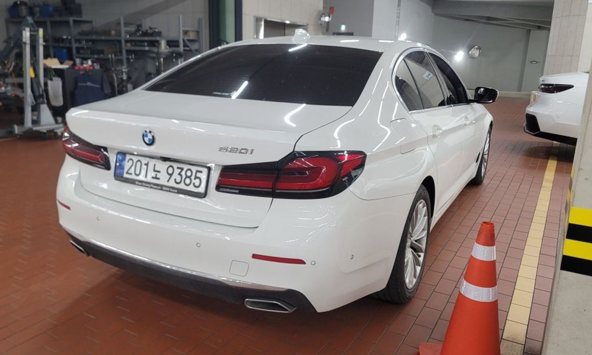BMW 5-Series 2023
