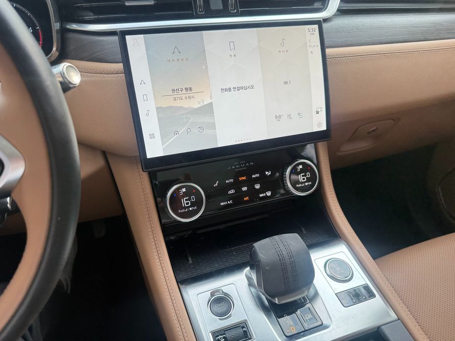 Jaguar F-PACE 2021