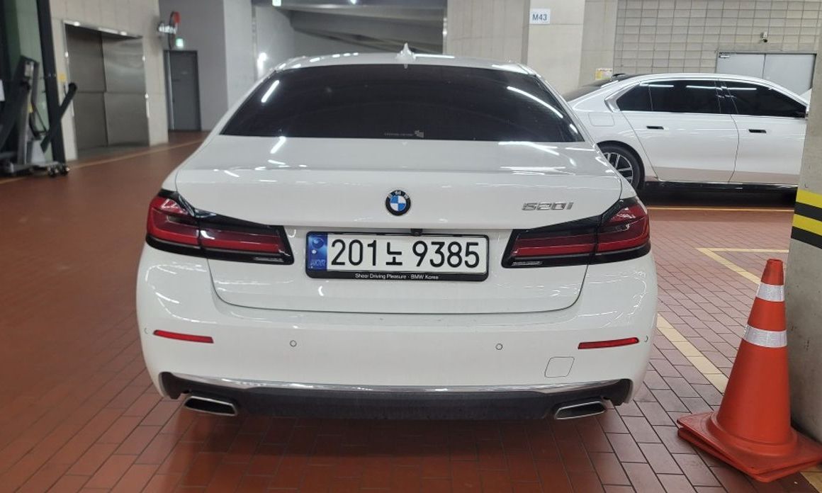 BMW 5-Series 2023