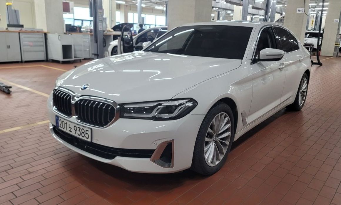BMW 5-Series 2023