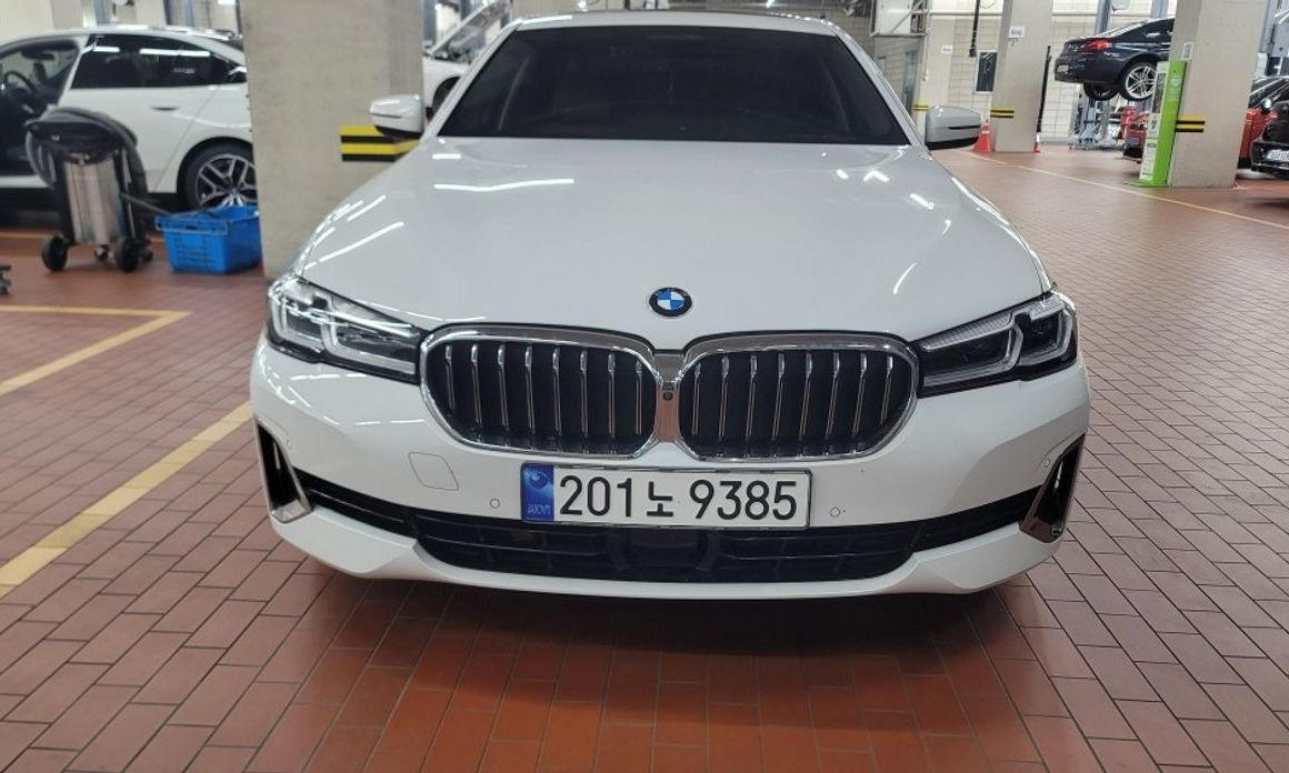 BMW 5-Series 2023