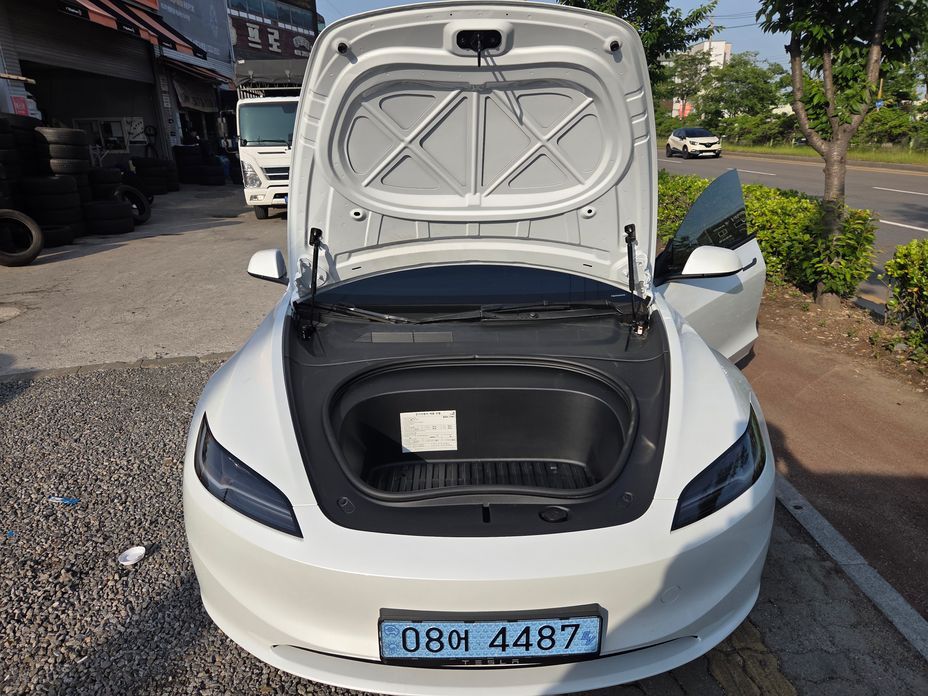 Tesla Model 3 2025