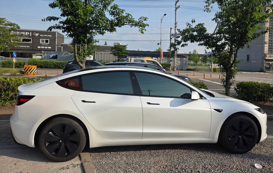 Tesla Model 3 2025