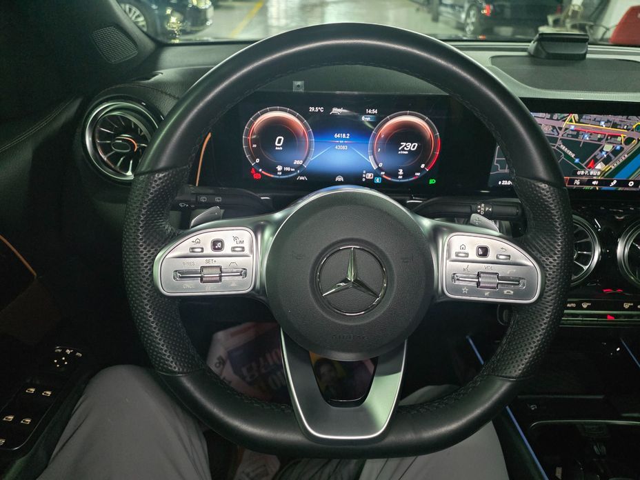Mercedes-Benz GLB-Class 2023