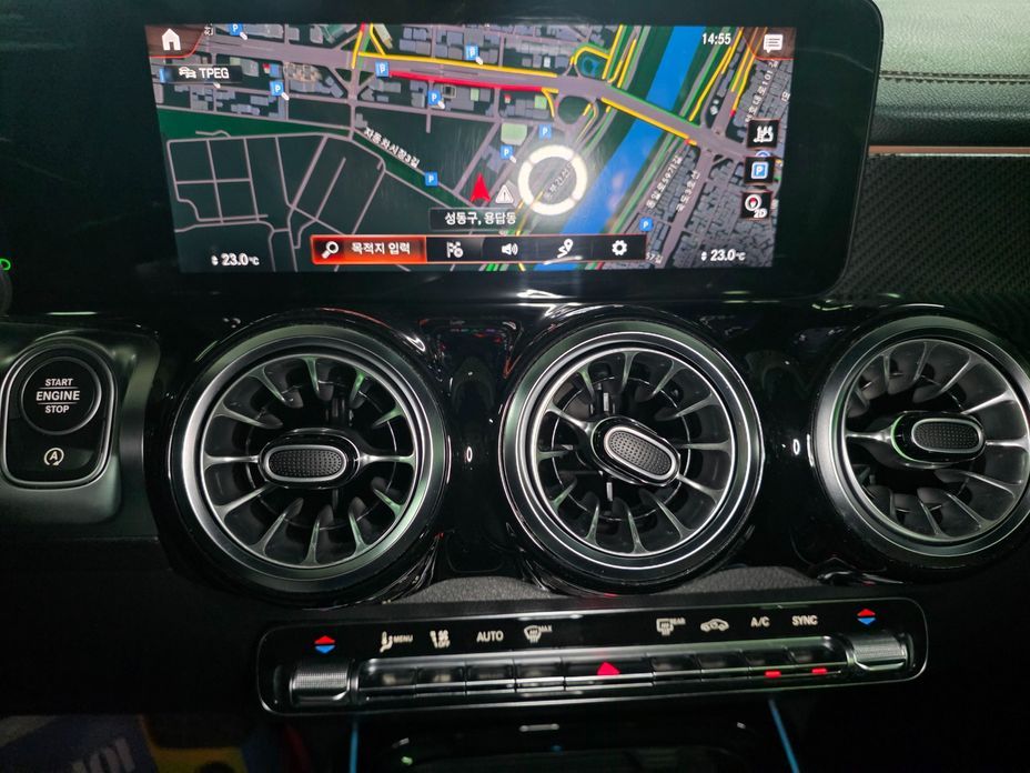 Mercedes-Benz GLB-Class 2023