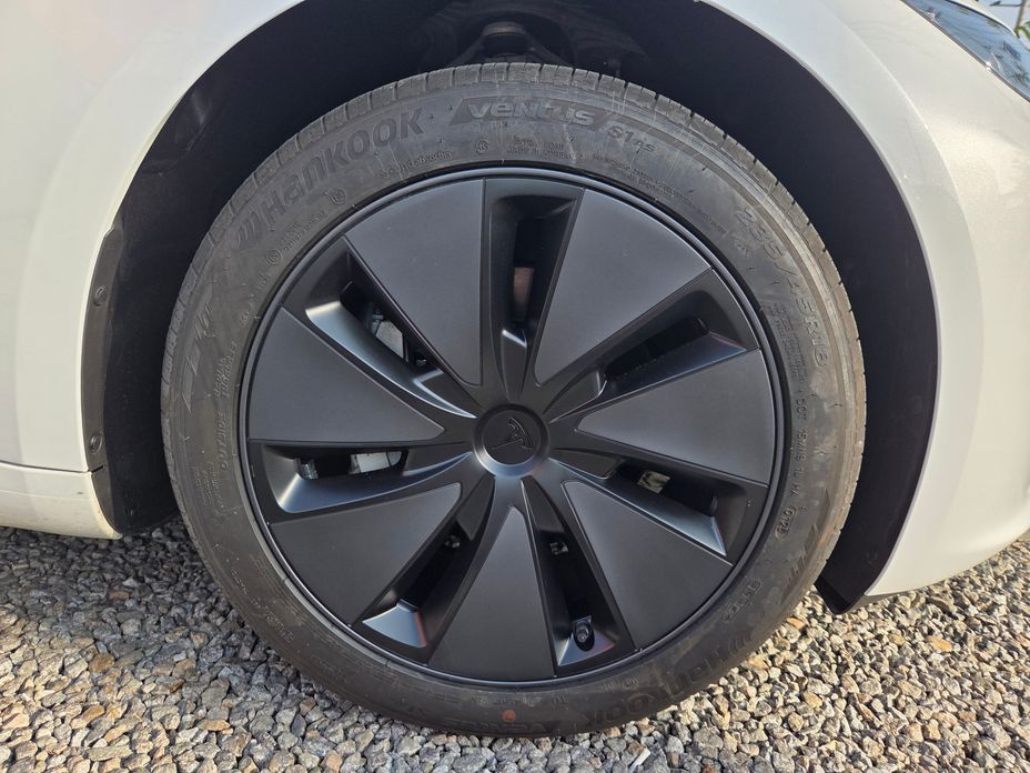 Tesla Model 3 2025