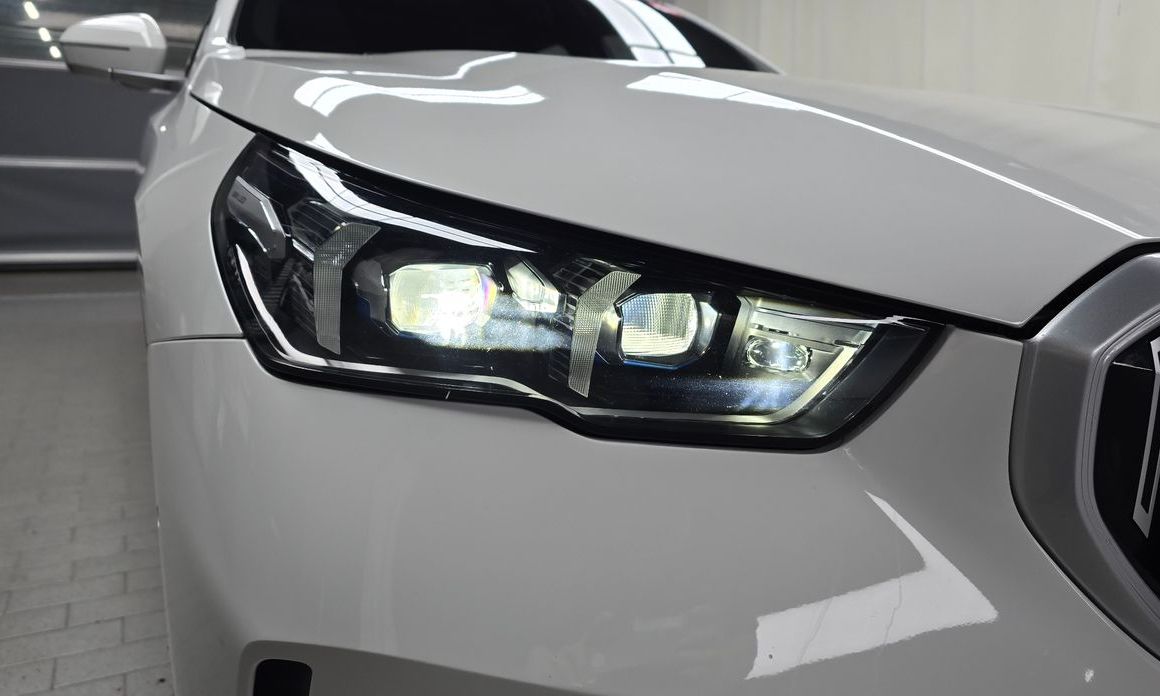 BMW 5-Series 2024