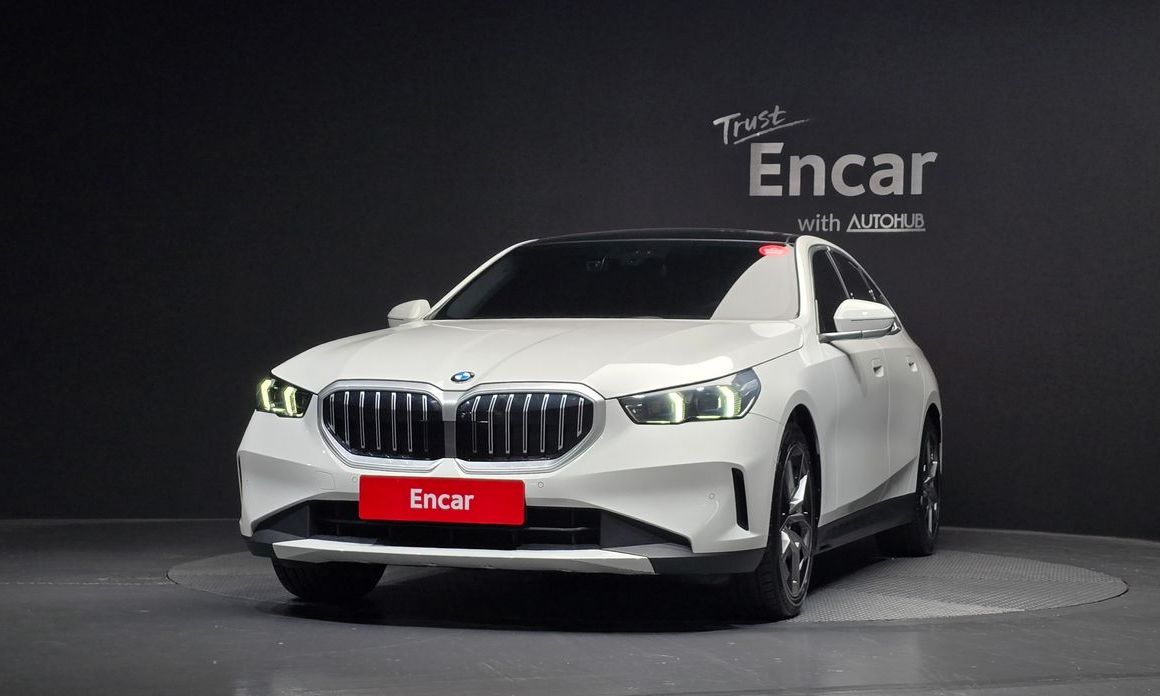 BMW 5-Series 2024