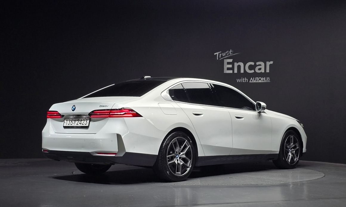 BMW 5-Series 2024