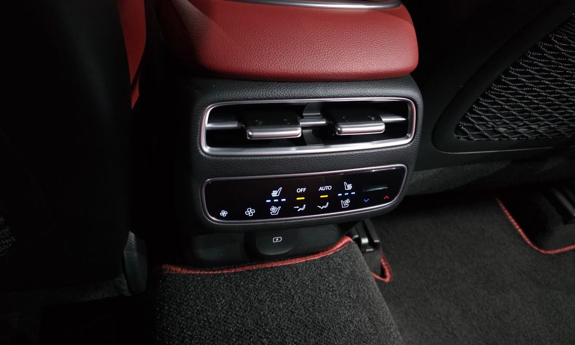 Genesis GV70 2025