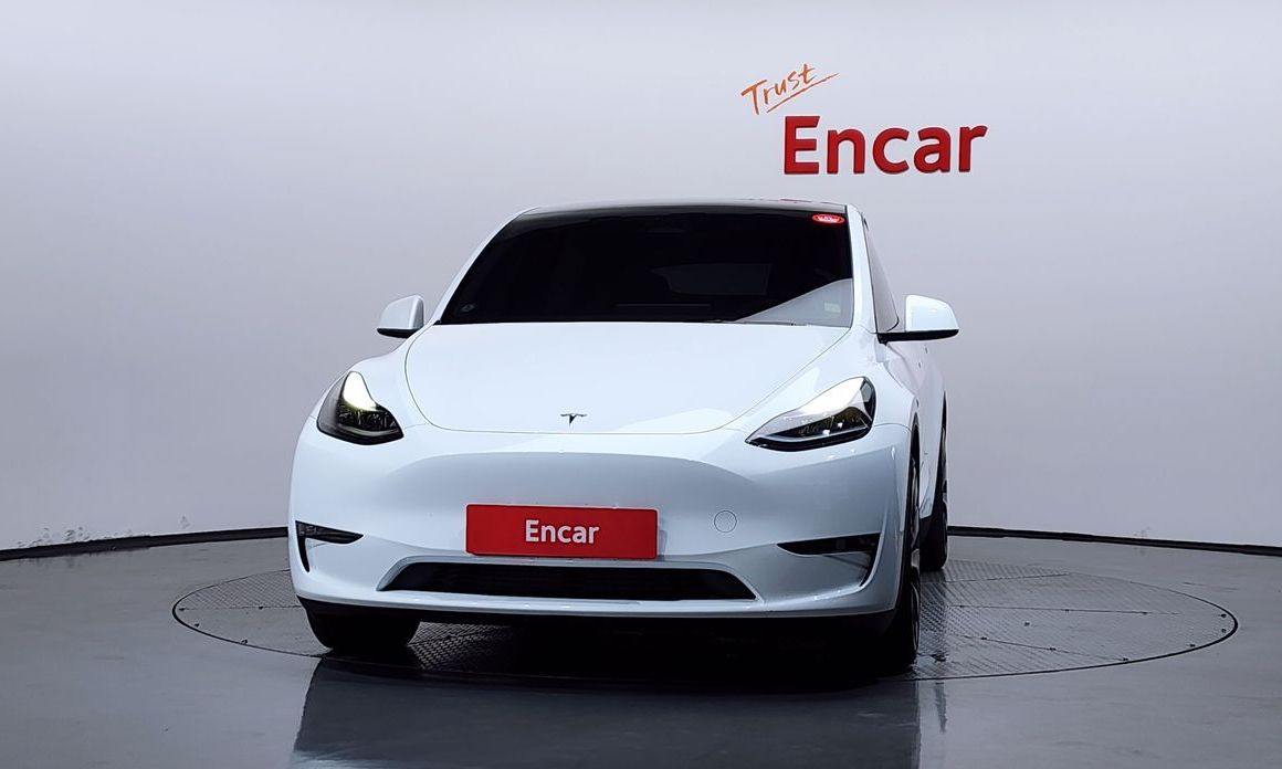 Tesla Model Y 2024