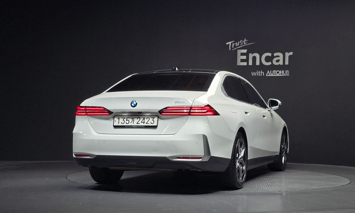 BMW 5-Series 2024