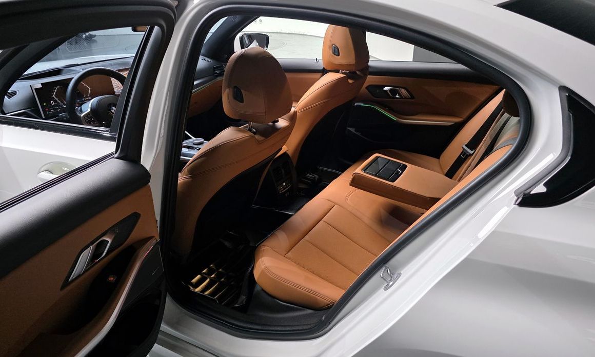 BMW 3-Series 2023