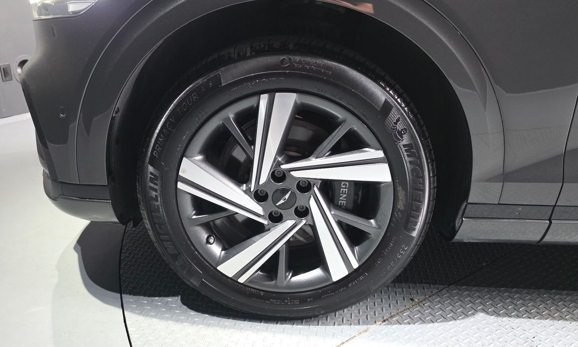 Genesis GV70 2025