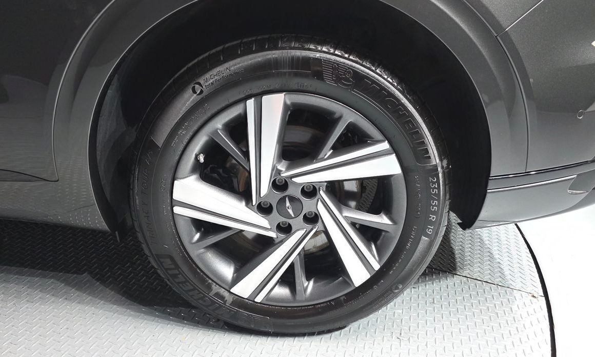 Genesis GV70 2025