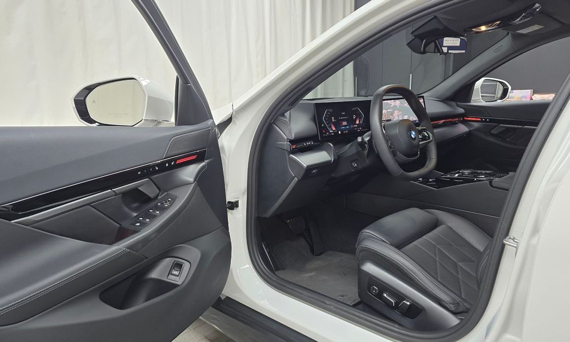 BMW 5-Series 2024