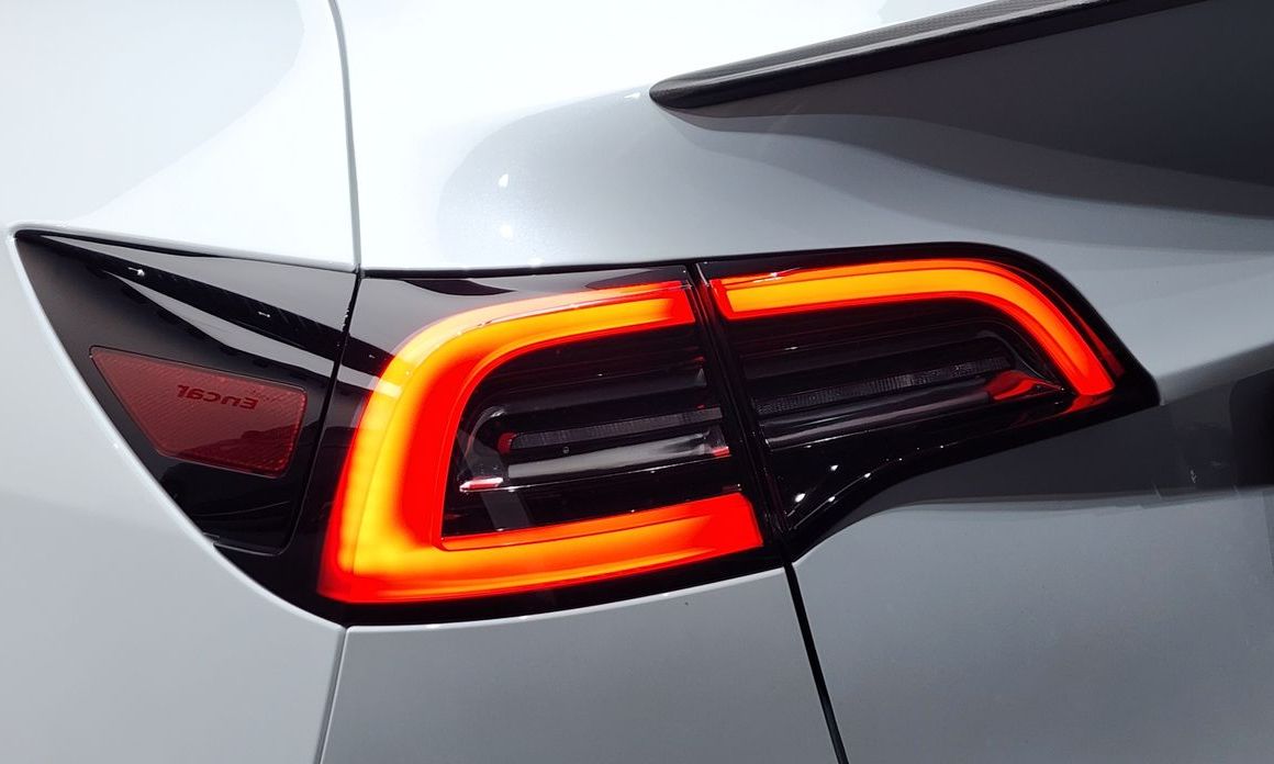 Tesla Model Y 2024