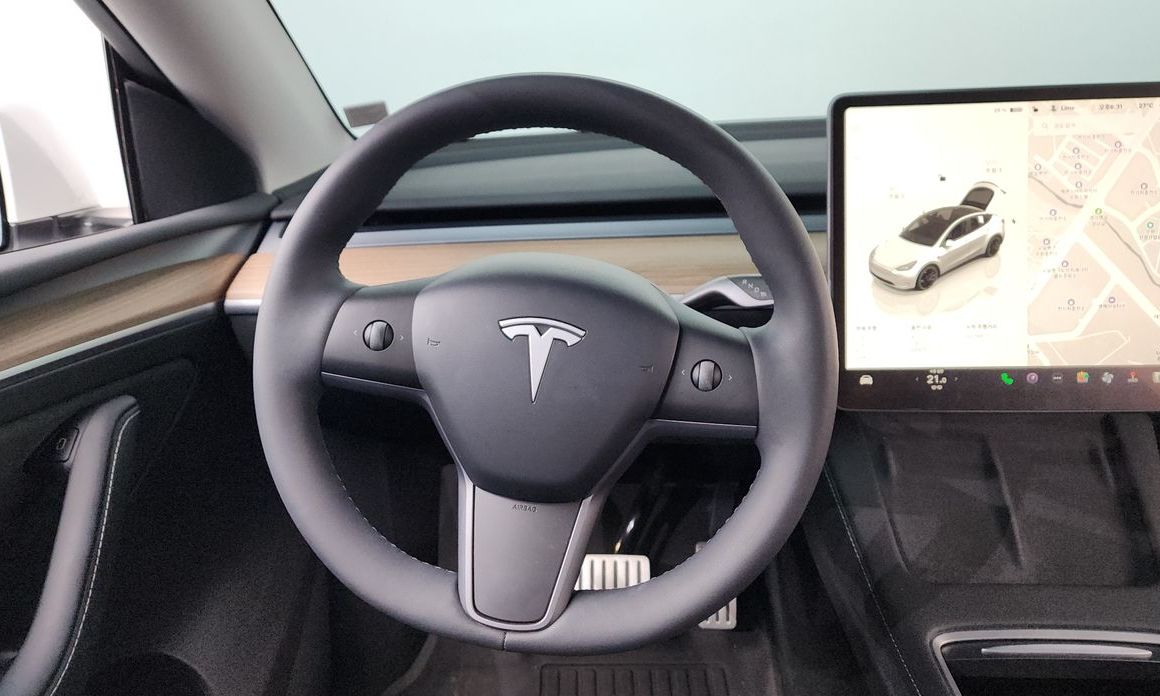 Tesla Model Y 2024